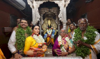 बा... विठ्ठला शेतकरी, कष्टकरी वर्गाला सुजलाम सुफलाम कर! -  उपमुख्यमंत्री देवेंद्र फडणवीस यांचे श्री विठ्ठलचरणी साकडे