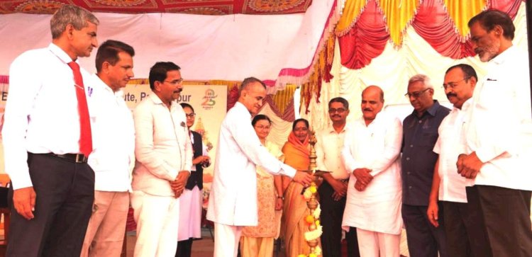 स्वेरीत 'भारतीय संविधान' या विषयावर मार्गदर्शन सत्र संपन्न