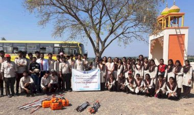 स्वेरीच्या विद्यार्थ्यांकडून आंबे येथे मृदापरीक्षण व जलसंधारणाबाबत जनजागृती