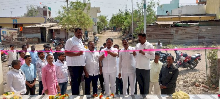 आ.समाधान आवताडे यांच्या स्थानिक विकास निधीतून सभामंडपाचा लोकार्पण सोहळा व रस्त्याचे भूमिपूजन