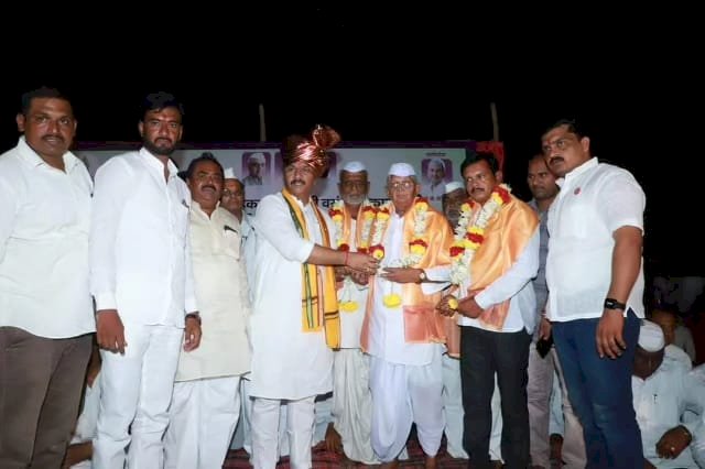 सभासदांनी मतदान रुपी आशीर्वाद द्यावा थकीत उसाची बील देण्याची जबाबदारी माझी - अभिजीत पाटील