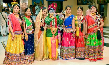 चंद्रभागेच्या तीरावर रंगला राधा कृष्णाचा नृत्यसोहळा