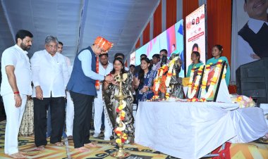 उपमुख्यमंत्री देवेंद्र फडणवीस यांची पंढरपूर येथील महाआरोग्य शिबाराला भेट