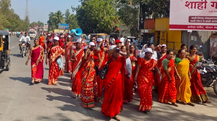 पंढरपुरात निघाला अंगणवाडी सेविकांचा मोर्चा.