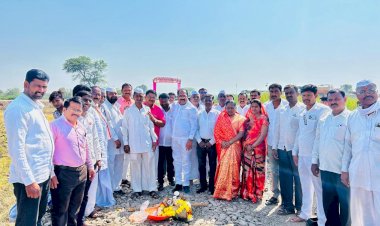कौठाळी येथे शिवसेनेचे महेश साठे यांच्याहस्ते रस्त्याचे कामाचे भूमिपूजन