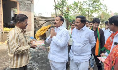 माजी पालकमंत्री आमदार विजयकुमार देशमुख यांचा 'होम टू होम' प्रचार