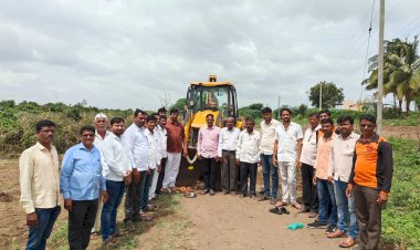 आ.समाधान आवताडे यांच्या निधीतून मंजूर झालेल्या रस्त्यांच्या कामाचे उद्घाटन