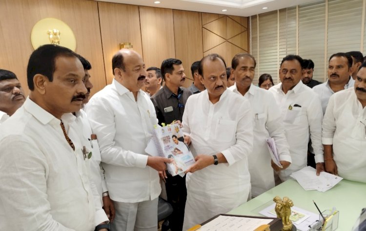 कल्याणराव काळे यांच्या आमदारकीसाठी उपमुख्यमंत्री अजित पवार यांना भेटले आमदार