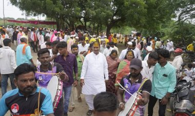 जनसामान्यांच्या हितासाठी दिलीप धोत्रे यांना विजयी करा 