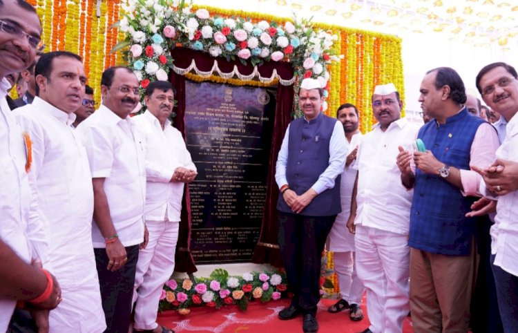 दुष्काळी तालुका हा कलंक पुसण्यासाठी पुन्हा एकदा अवताडे यांना आशीर्वाद द्या - देवेंद्र फडणवीस