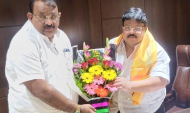 आमदार राजाभाऊ खरे यांचा प्रदेशाध्यक्ष नागेशदादा फाटे यांचेकडून सत्कार