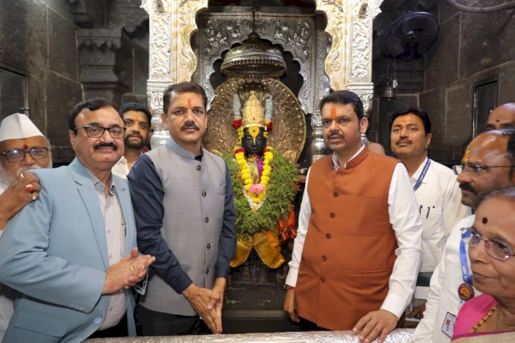 मुख्यमंत्री देवेंद्र फडणवीस यांनी घेतले श्री विठ्ठल रुक्मिणी मातेचे दर्शन