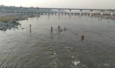 चैत्री यात्रेसाठी चंद्रभागा नदीपात्रात सोडले पाणी