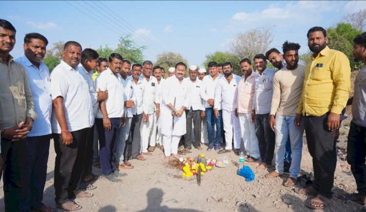 करकंब येथील धाकटी वेस बंधाऱ्याच्या पुलाचे आ.अभिजीत पाटील यांच्या हस्ते उद्घाटन