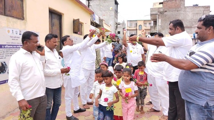 शाळेचा पहिला दिवस,गोपाळपूर येथे विद्यार्थ्यांचे ग्रामस्थांकडून जल्लोषात स्वागत