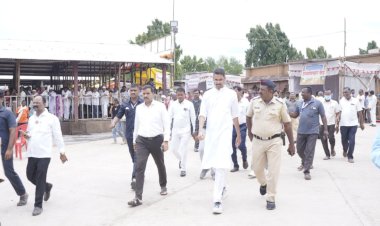 जिल्हाधिकारी यांनी केली दर्शन रांग व पत्राशेडची पाहणी : दर्शन रांगेतील भाविकांशी साधला संवाद