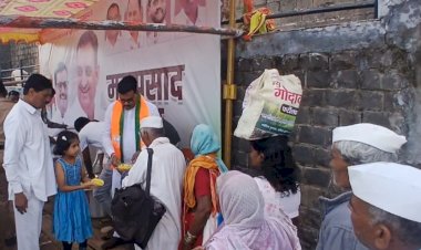 गोपाळपूर येथे काल्यासाठी आलेल्या भाविकांना भाजपा तालुकाध्यक्ष सुभाष मस्के यांच्या वतीने महाप्रसादाचे वाटप 