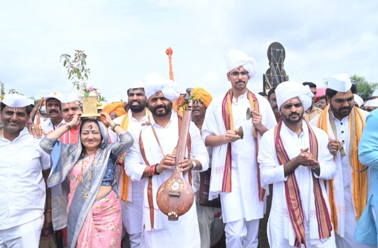 हरी नामाच्या गजरात संतश्रेष्ठ श्री ज्ञानेश्वर माऊलींच्या पालखीचे सोलापूर जिल्ह्यात आगमन