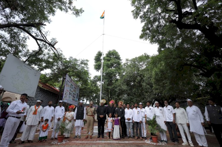 स्वातंत्र्यदिनी तहसिल कार्यालय येथे ध्वजारोहण संपन्न