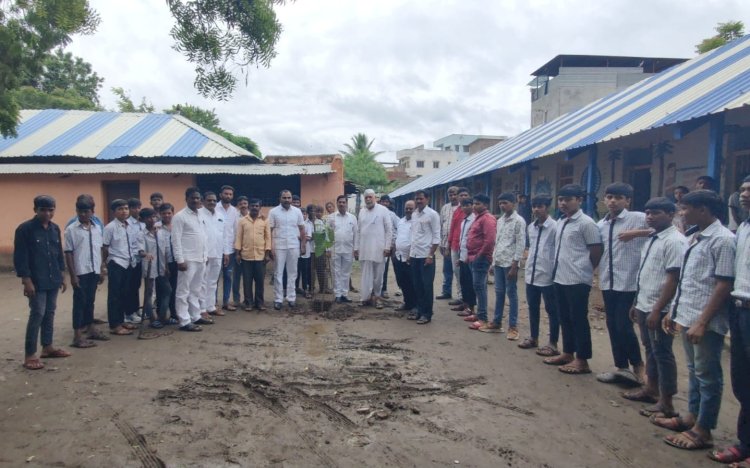 मा.आ.प्रशांत परिचारक यांच्या वाढदिवसानिमित्त २०० कदंब वृक्षांचे रोपण
