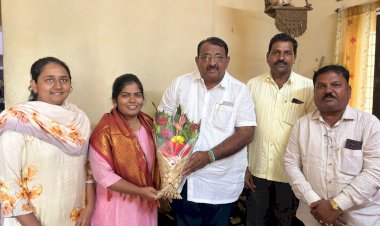 राष्ट्रवादीच्या वतीने महसूल सहाय्यकपदी निवड झाल्याबद्दल सोनिया कागदे यांचा सन्मान 