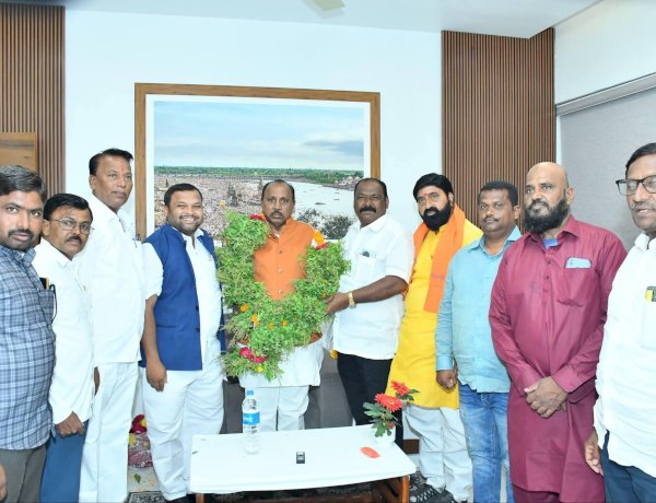 पंढरीत नूतन खासदार रामरावजी वडकुते यांचे जंगी स्वागत