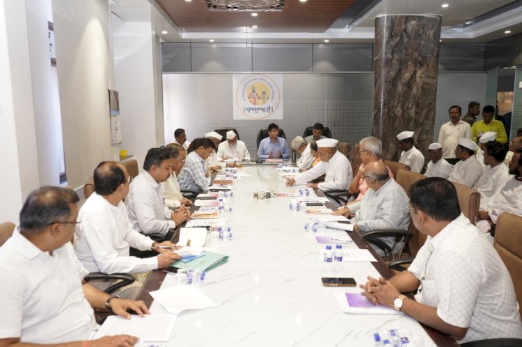 पुरातत्व विभागाच्या मार्गदर्शनानुसार आषाढी वारी पूर्वी  श्री विठ्ठल-रुक्मिणी मातेच्या मूर्तीचे जतन व संवर्धन - जिल्हाधिकारी एस.कार्तीकेयन