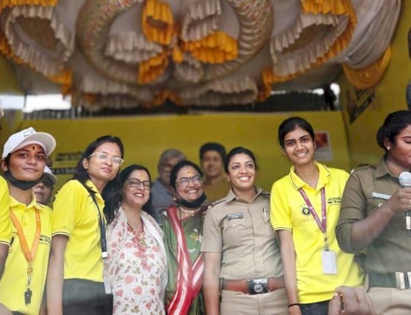 स्वेरीच्या विद्यार्थ्यांनी आषाढी वारीत ‘पोलीस मित्र’ म्हणून बजावली उल्लेखनीय भूमिका