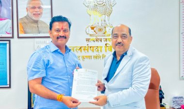 आमदार अभिजीत पाटील यांनो सिना-माढा उपसा सिंचन योजनेच्या विविध प्रश्नासाठी पुण्यातील कार्यकारी अभियंता यांची घेतली भेट