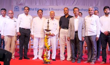 स्वेरीतून मिळणाऱ्या संस्कारांमुळे विद्यार्थी घडत आहेत - साहित्यिक प्रा.प्रकाश राऊत