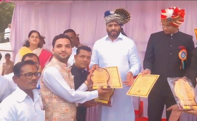 पालकमंत्री यांच्या हस्ते समाजसेवक मुजम्मील कमलीवाले यांना जिल्हा युवा पुरस्कार प्रदान ; पंढरपुरला प्रथमच मिळाला मानाचा बहुमान