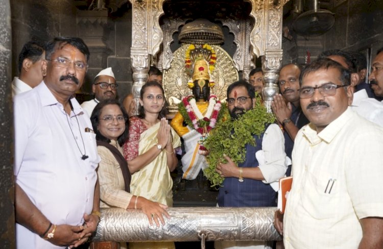 रोजगार हमी योजना मंत्री भरत गोगावले यांनी घेतले श्री विठ्ठल रुक्मिणी मातेचे दर्शन