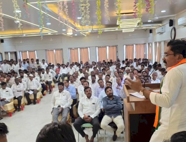 मोहोळ येथे पुणे विभाग पदवीधर व शिक्षक मतदारसंघातील उमेदवार डॉ.स्मिताताई जाधव व कौस्तुभ गावडे यांच्या प्रचारार्थ भव्य मेळावा