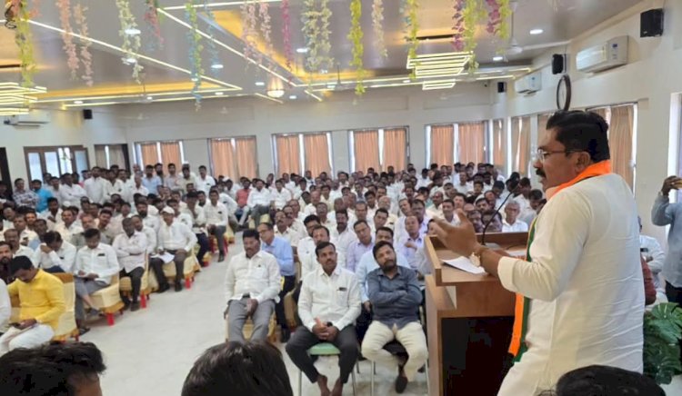 मोहोळ येथे पुणे विभाग पदवीधर व शिक्षक मतदारसंघातील उमेदवार डॉ.स्मिताताई जाधव व कौस्तुभ गावडे यांच्या प्रचारार्थ भव्य मेळावा