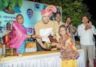 सिनेअभिनेते सुदेश बेरी यांनी साठे कुटुंबीयांनी आयोजित केलेल्या गरबा स्पर्धेचे केले बक्षीस वितरण