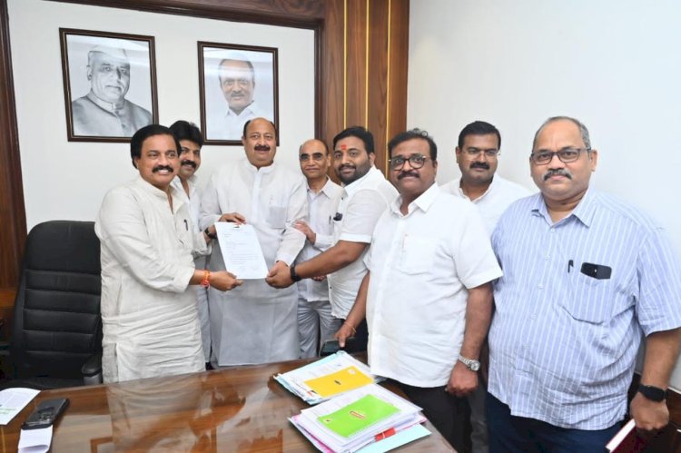 राष्ट्रवादी काँग्रेस(अजित पवार गट) जिल्हा अध्यक्षपदी पुन्हा मा.आ.दिपकआबा साळुंखे पाटील यांची निवड