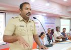 सोशल मिडीयाचा वापर कमीत कमी करावा -  पोलीस उपनिरीक्षक विक्रम वडणे