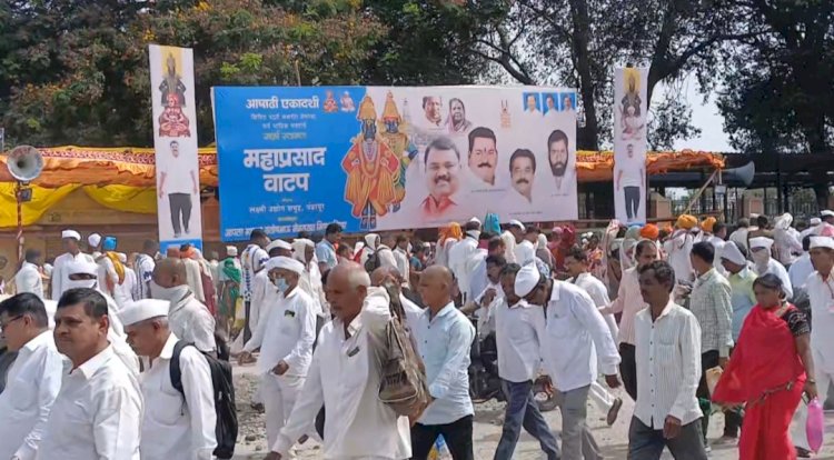 आषाढी वारीत महाप्रसाद वाटपाची नेहतराव कुटुंबाची ४० वर्षाची परंपरा