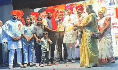 शेतकरी बहुउद्देशीय सामाजिक व शैक्षणिक संस्थेला “आदर्श संस्था पुरस्कार” - शिक्षण क्षेत्रात मानाचा तुरा
