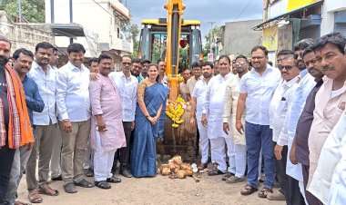वाढदिवस दिनीही विकासकामांनाच प्राधान्य; पंढरीत मनसे नेते दिलीप धोत्रे यांचा वाढदिवस सामाजिक कार्यक्रमांनी साजरा 