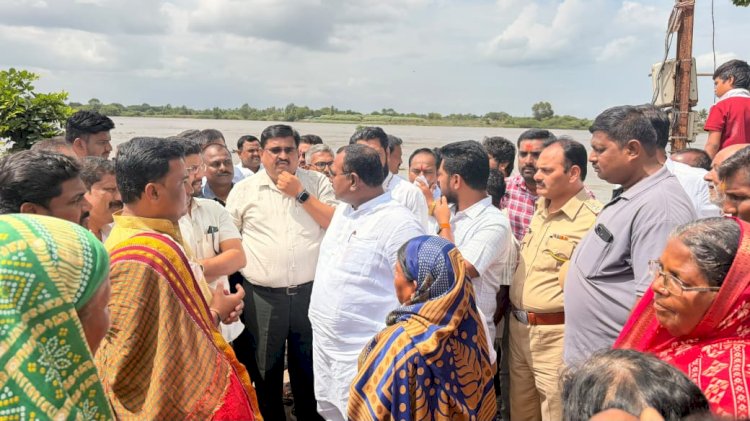 चंद्रभागेला पूर; आमदार समाधान आवताडे यांनी घेतला पूरजन्य परिस्थितीचा आढावा