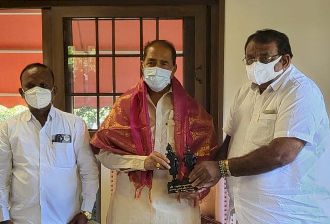 माजी आमदार बबनदादा शिंदे यांची नागेश फाटे यांनी घेतली सदिच्छा भेट